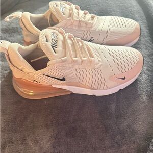 **Nike Air Max 270 light pink**